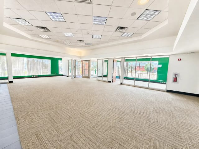 Entire Building, 1165 E Waterloo Rd
