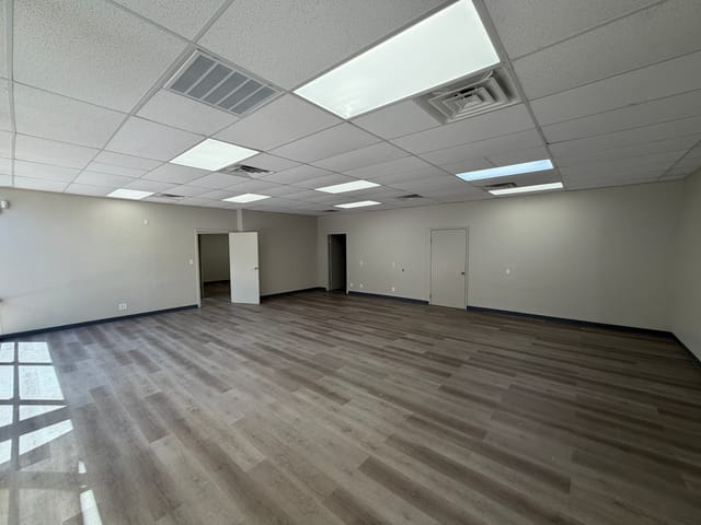 Suite #C-123-124, 1555 E Flamingo Rd — photo 4 of 8