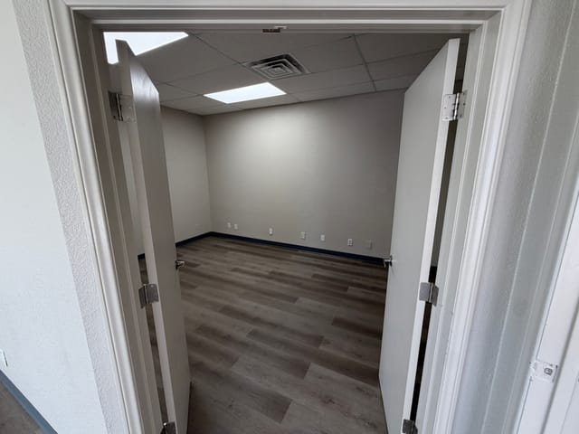 Suite #C-123-124, 1555 E Flamingo Rd — photo 6 of 8