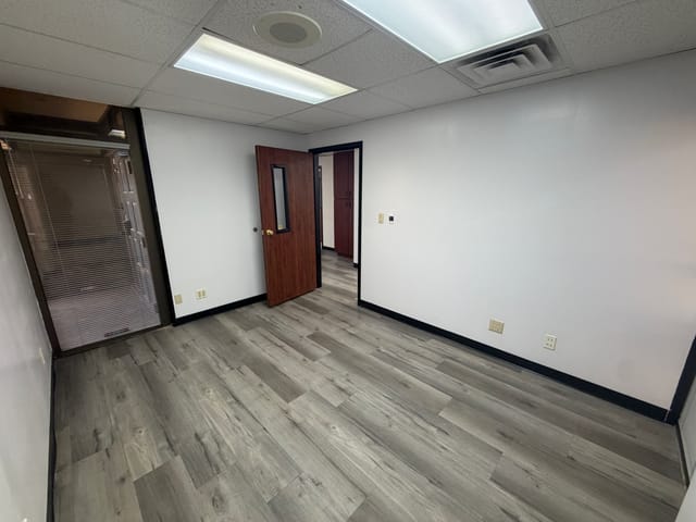 Suite #206, 2225 E Flamingo Rd — photo 4 of 8
